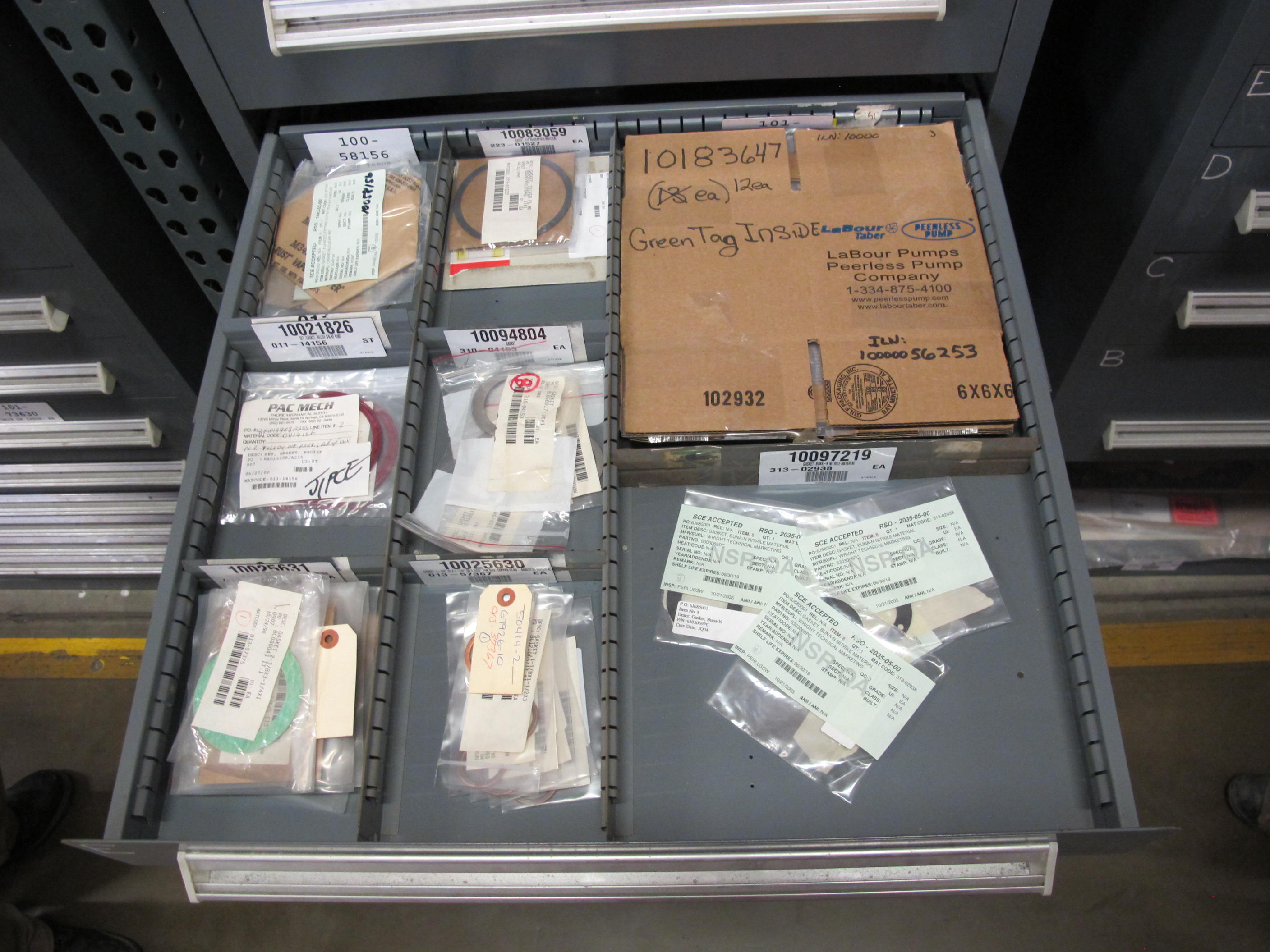 STANLEY VIDMAR HEAVY DUTY 5-DRAWER PARTS CABINET W/ CONTENTS (W-50) LOADING & HANDLING FEE $25-